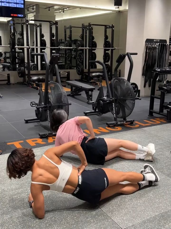 fistx_official 게시물 이미지: 지난 주 운동 모음집 💪 

코어운동도 틈틈히 해주구요
가슴운동할 때 자극 느끼기...