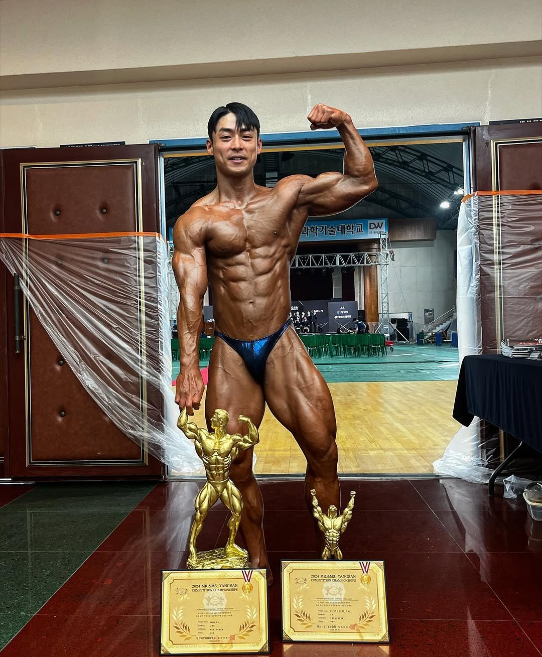 fit.kwang 게시물 이미지: 4/7(일) -75kg
오늘 체급 맞추기가 너무 힘들어서 월체 했는데 운이...
