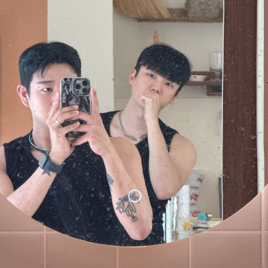 Photo by 연우 in Jeju-do with @g5_____95. May be a selfie of 2 people, hair, mirror and text.