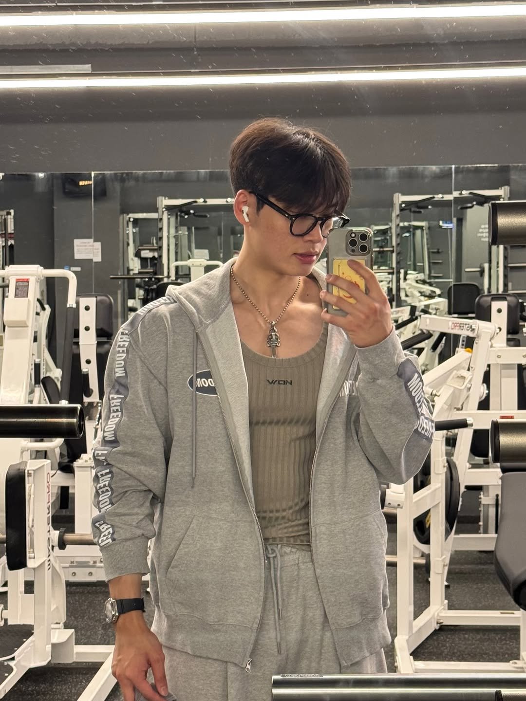 Photo by 짐인 on July 09, 2025. May be an image of 1 person, sweatpants, turtleneck and text.