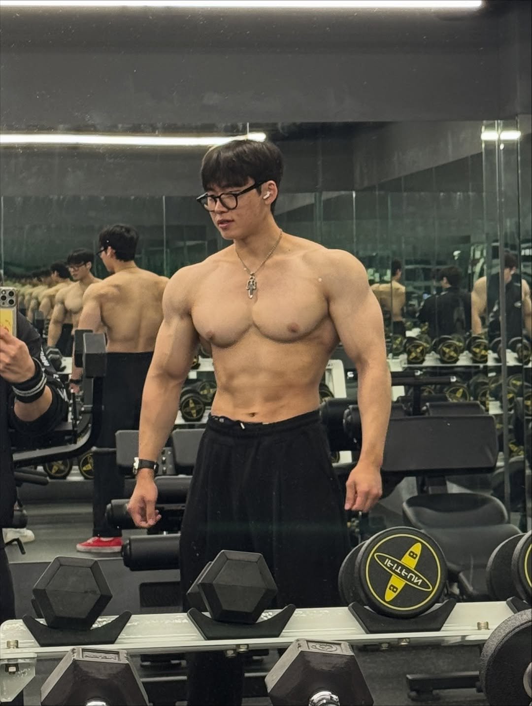 Photo by 지민GYMIN on October 31, 2025. May be an image of one or more people, biceps, people bodybuilding and text.