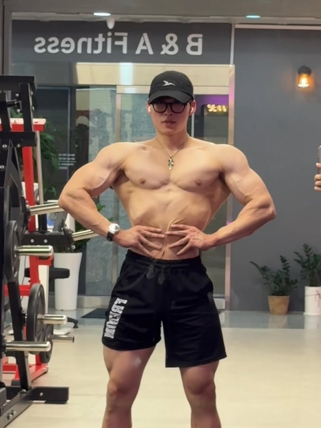 Photo by 짐인 on July 04, 2025. May be an image of 1 person, biceps, body building and text.