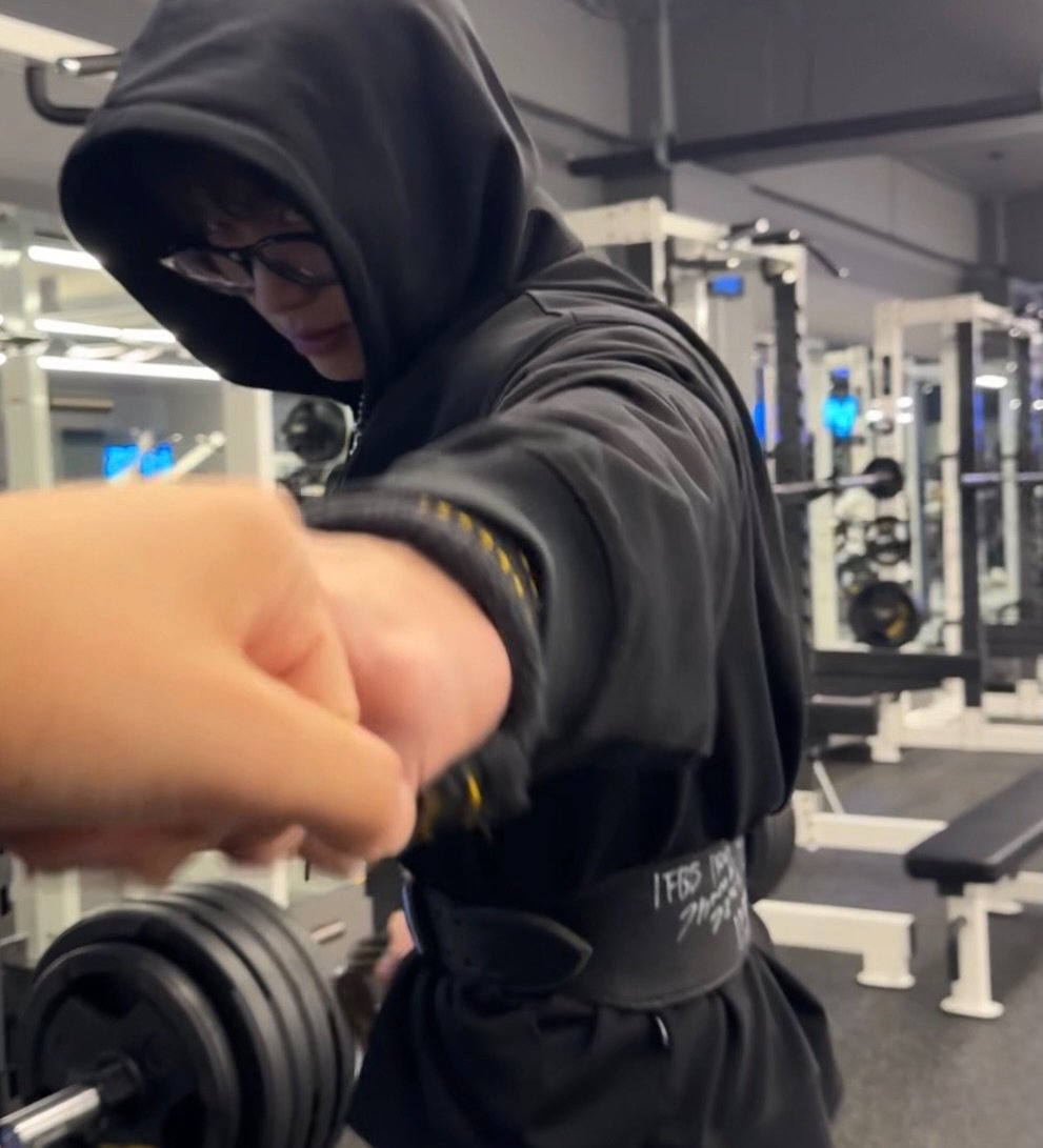 Photo by 지민GYMIN on December 21, 2025. May be an image of body building, barbell, dumbbell and text.