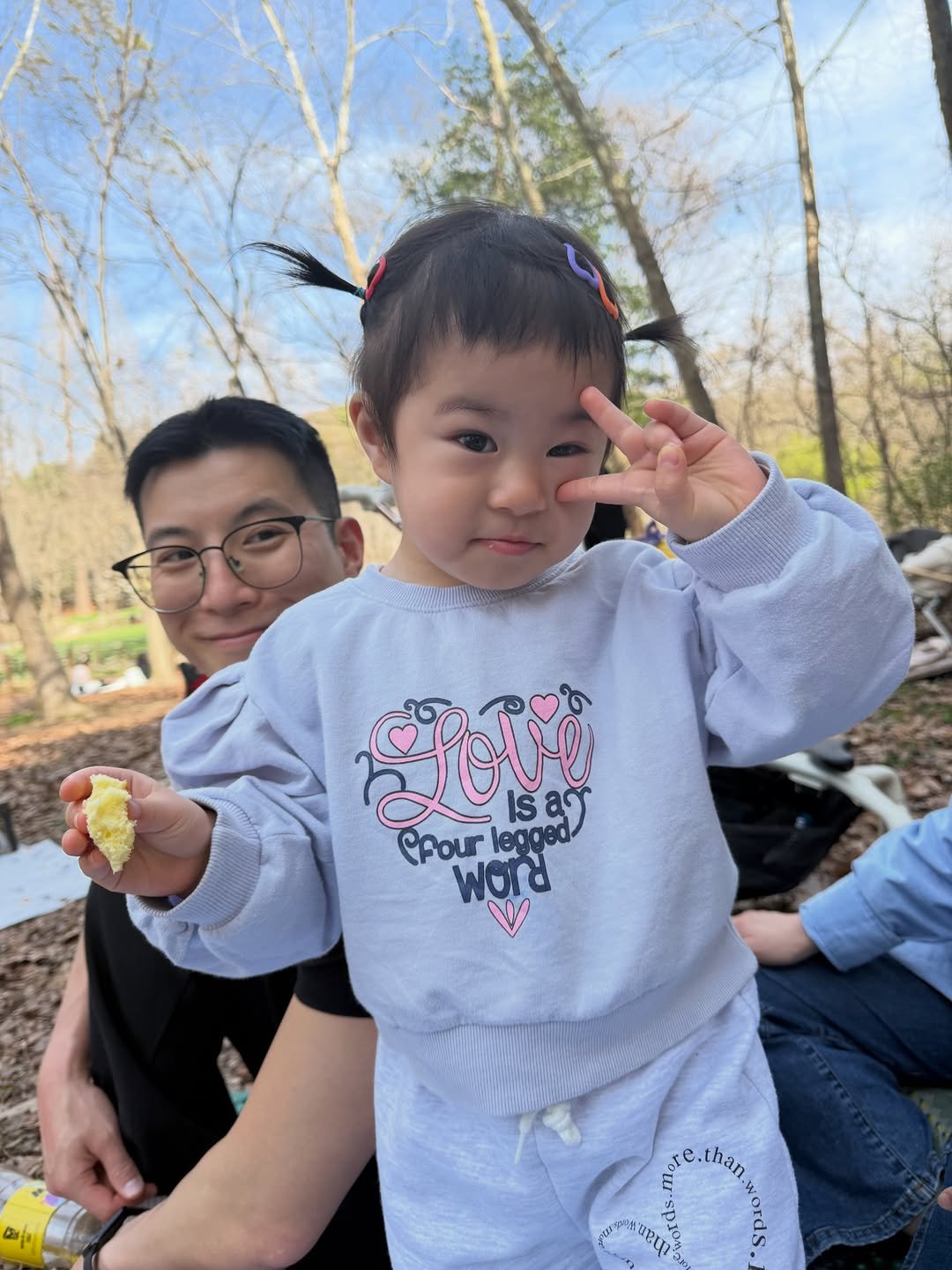 Photo shared by 남빅토리ㅣ송도PT, 인천PTㅣ조정 국가대표 출신 트레이너🇰🇷 on April 12, 2026 tagging @adorable___yeona. May be an image of baby, smiling, picnic, park and text.