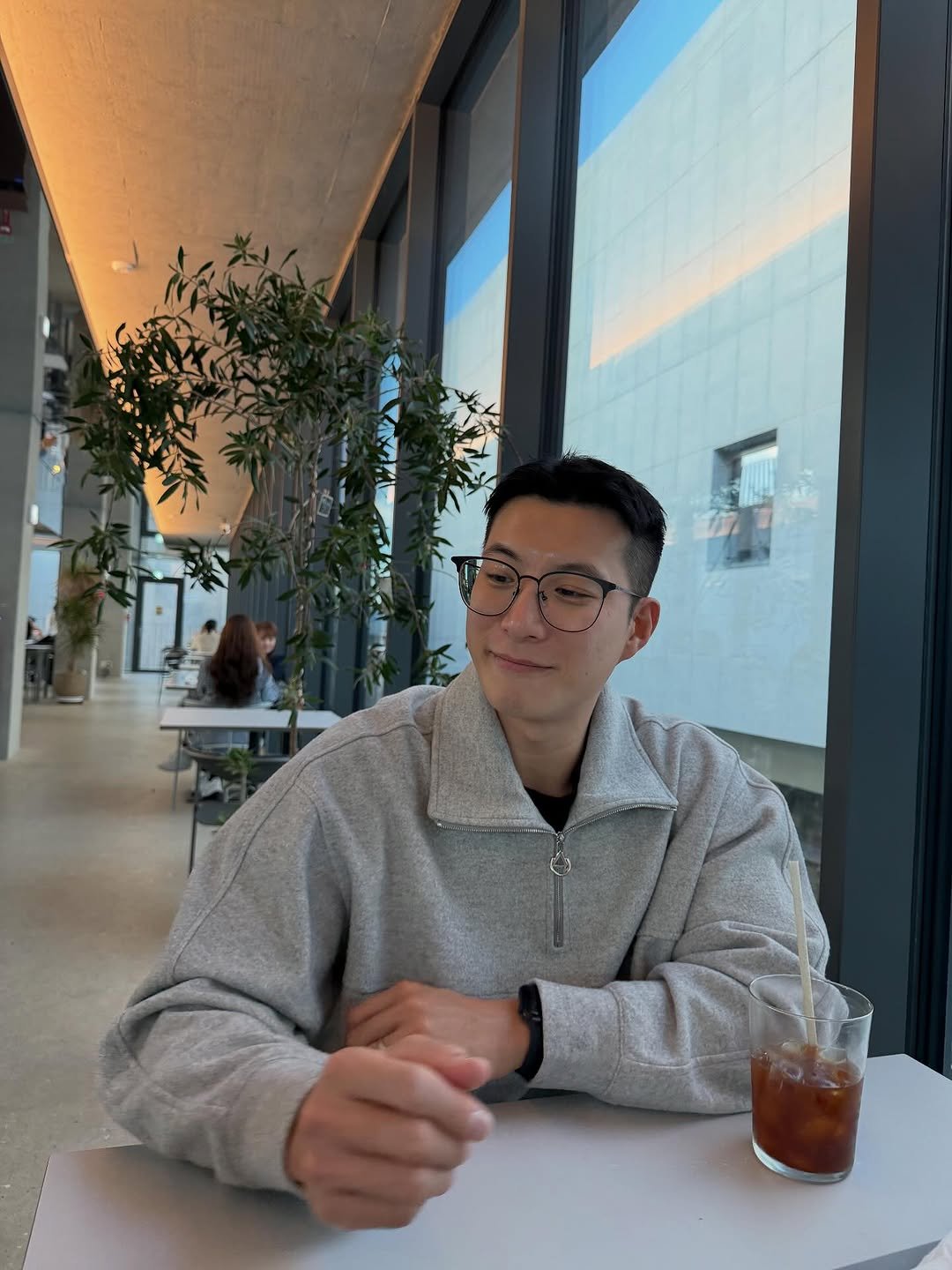 Photo shared by 남빅토리ㅣ송도PT, 인천PTㅣ조정 국가대표 출신 트레이너🇰🇷 on November 02, 2025 tagging @rowing.master. May be an image of drink, eyeglasses, cornflower and text.