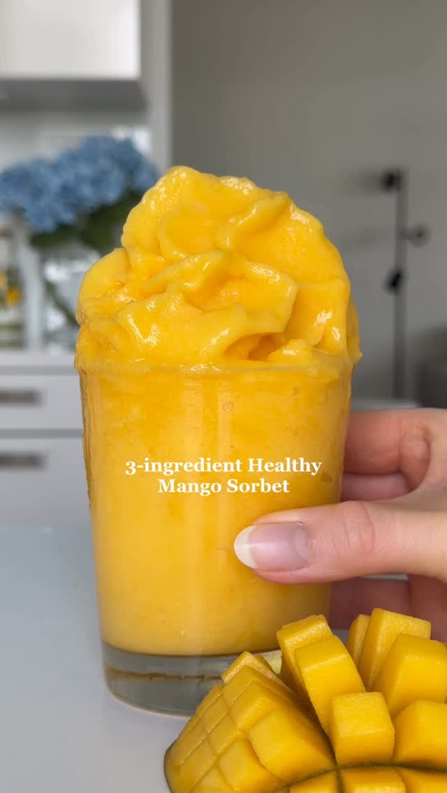 fitfoodieselma 게시물 이미지: 3-ingredient Healthy Mango Sorbet☀️ This...