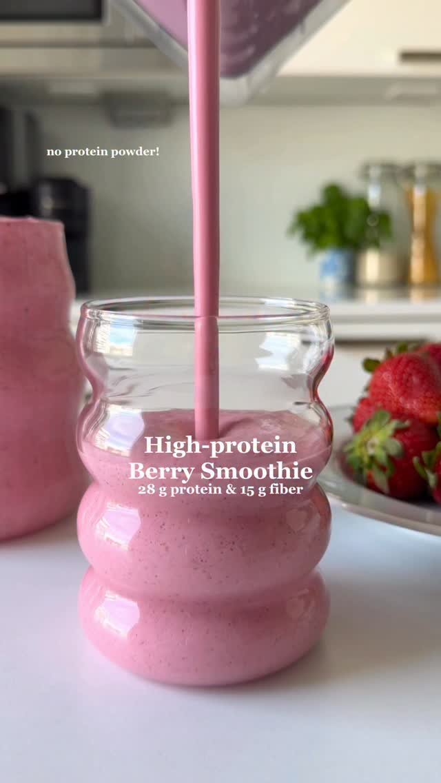fitfoodieselma 게시물 이미지: High-protein Berry Smoothie🩷 This smoothie has...