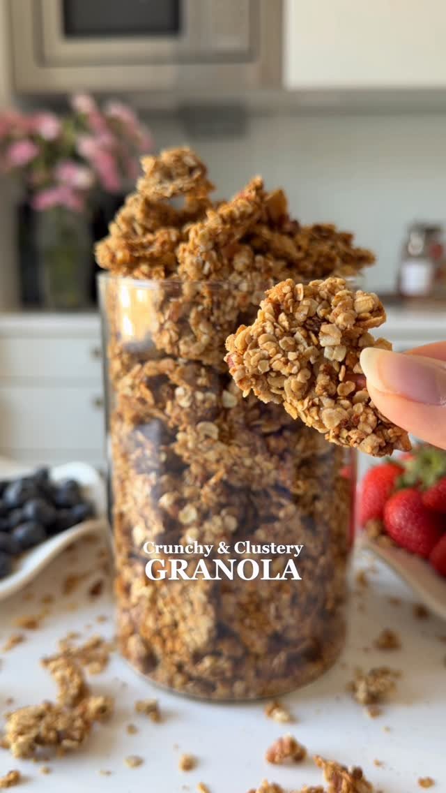 fitfoodieselma 게시물 이미지: Crunchy & Clustery Granola😍 This granola is...