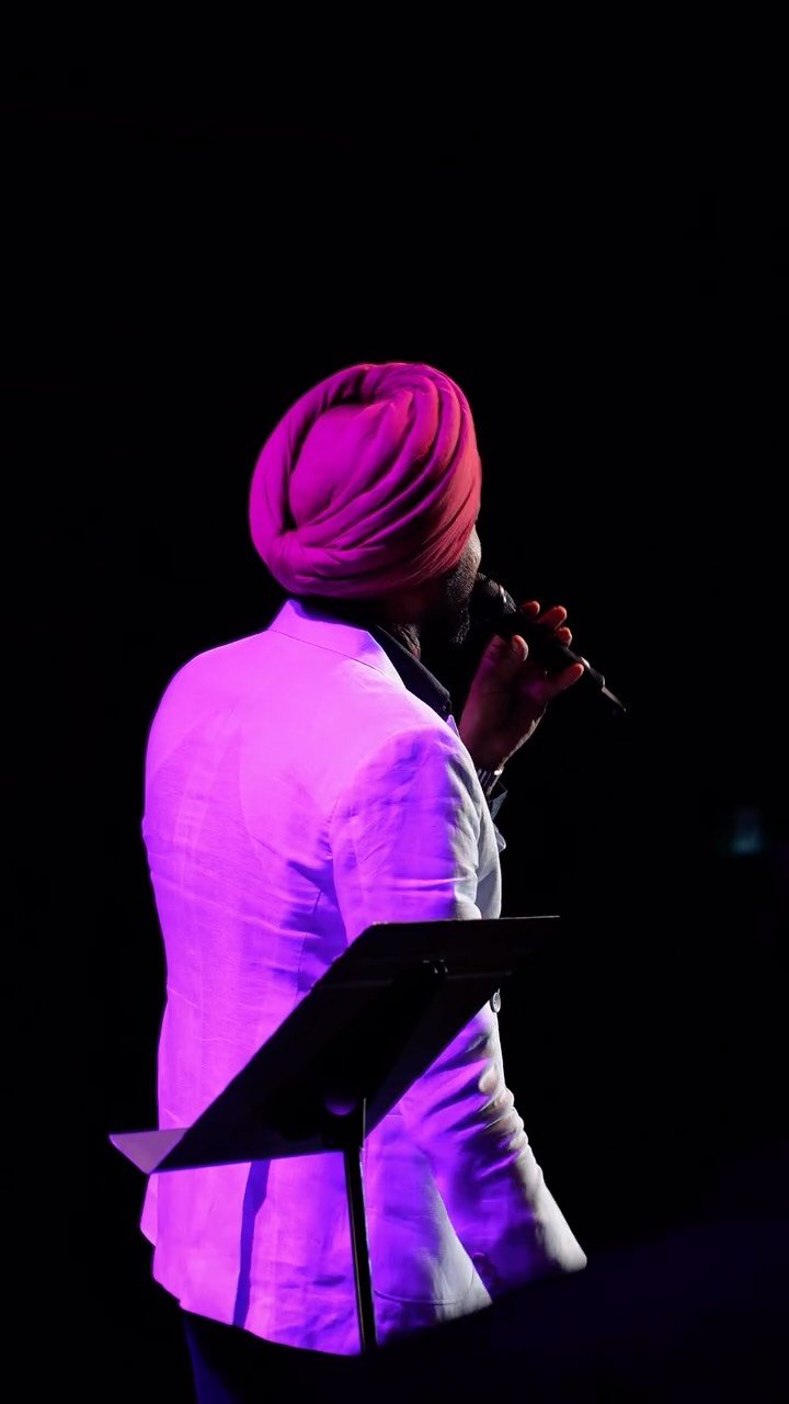 fitmafiatiffinservice 게시물 이미지: ✌🏻✌🏻.......
#tarsemjassar #dastaar ...