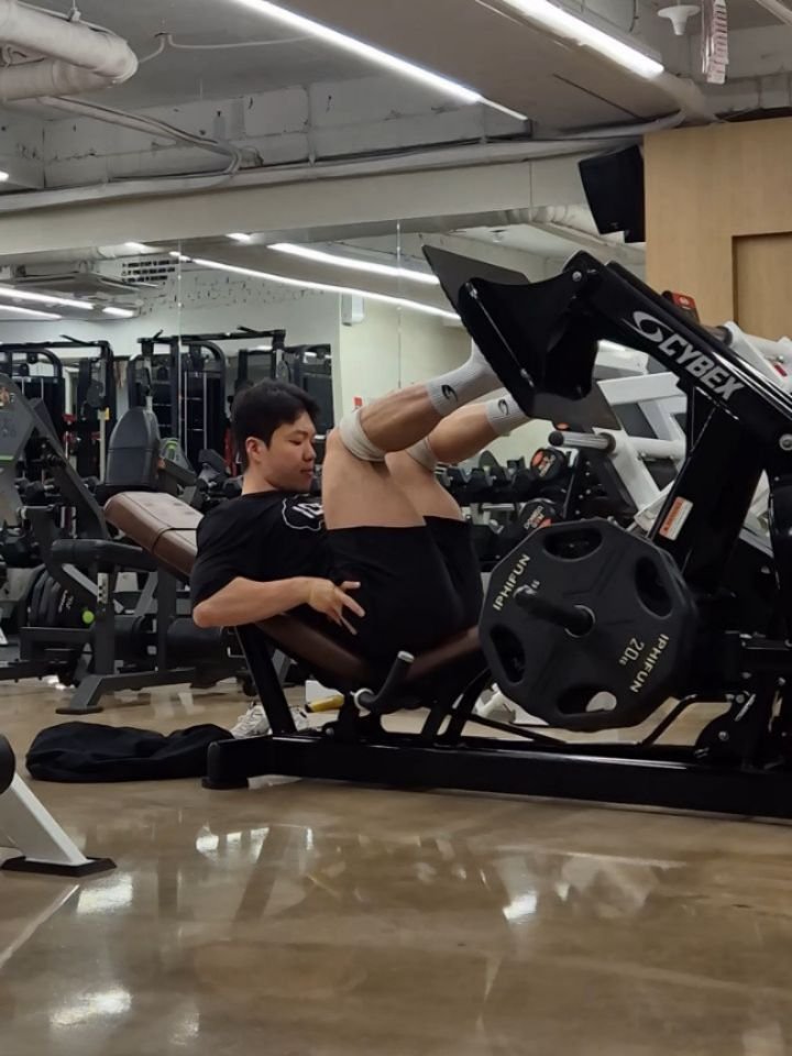 fitnessideal_jeju 게시물 이미지: - 파나타 슈퍼스쿼트 툭.
- 싸이벡스 스쿼트프레스 탁.
- 해머스트렝스 셀렉트...