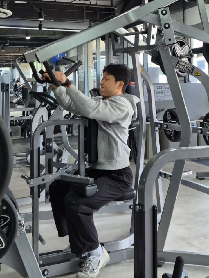 fitnessideal_jeju 게시물 이미지: 그립을 제대로 잡으면.. 등이 다 늘어나도.. 팔꿈치가 완전히 펴지지 않게된다.....
