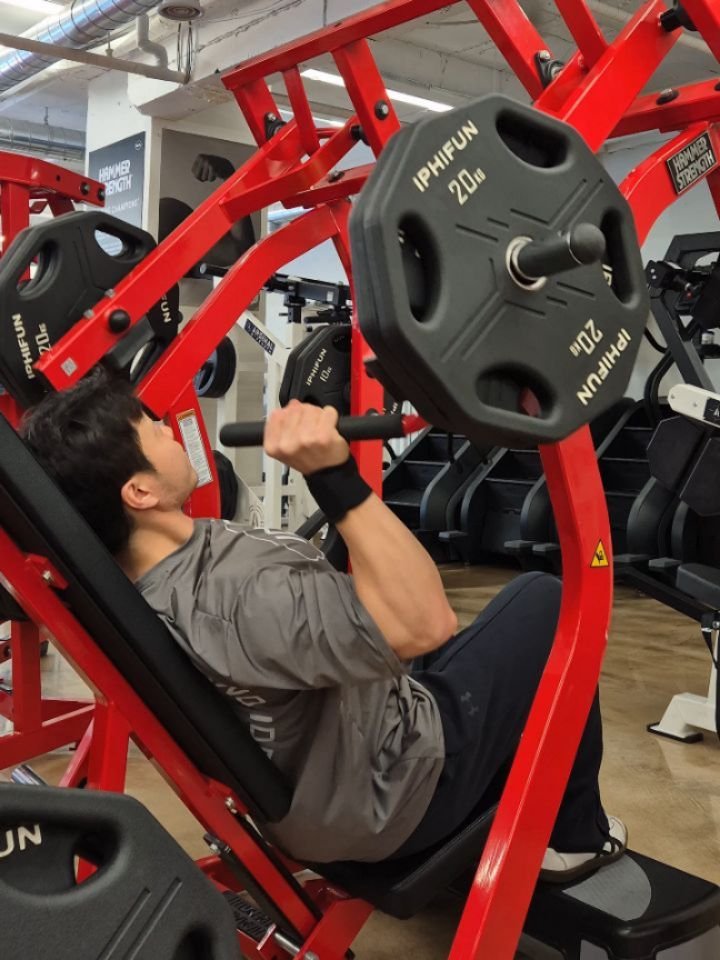 fitnessideal_jeju 게시물 이미지: 개인적으로 현존 1위 어깨머신은 정품 해머스트렝스 MTS숄더라 생각한다.....