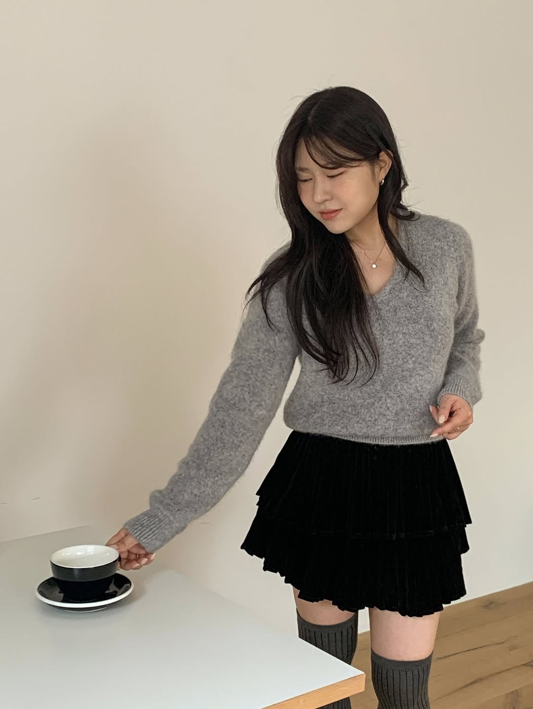 Photo by 핏츠온 | 제이 (162cm/54kg) on November 27, 2025. May be an image of miniskirt, turtleneck, knit and text.