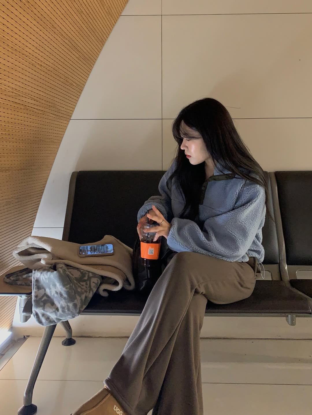 Photo by 핏츠온 | 제이 (162cm/54kg) | 스트레이트체형 on January 08, 2026. May be an image of turtleneck, cornflower and text.