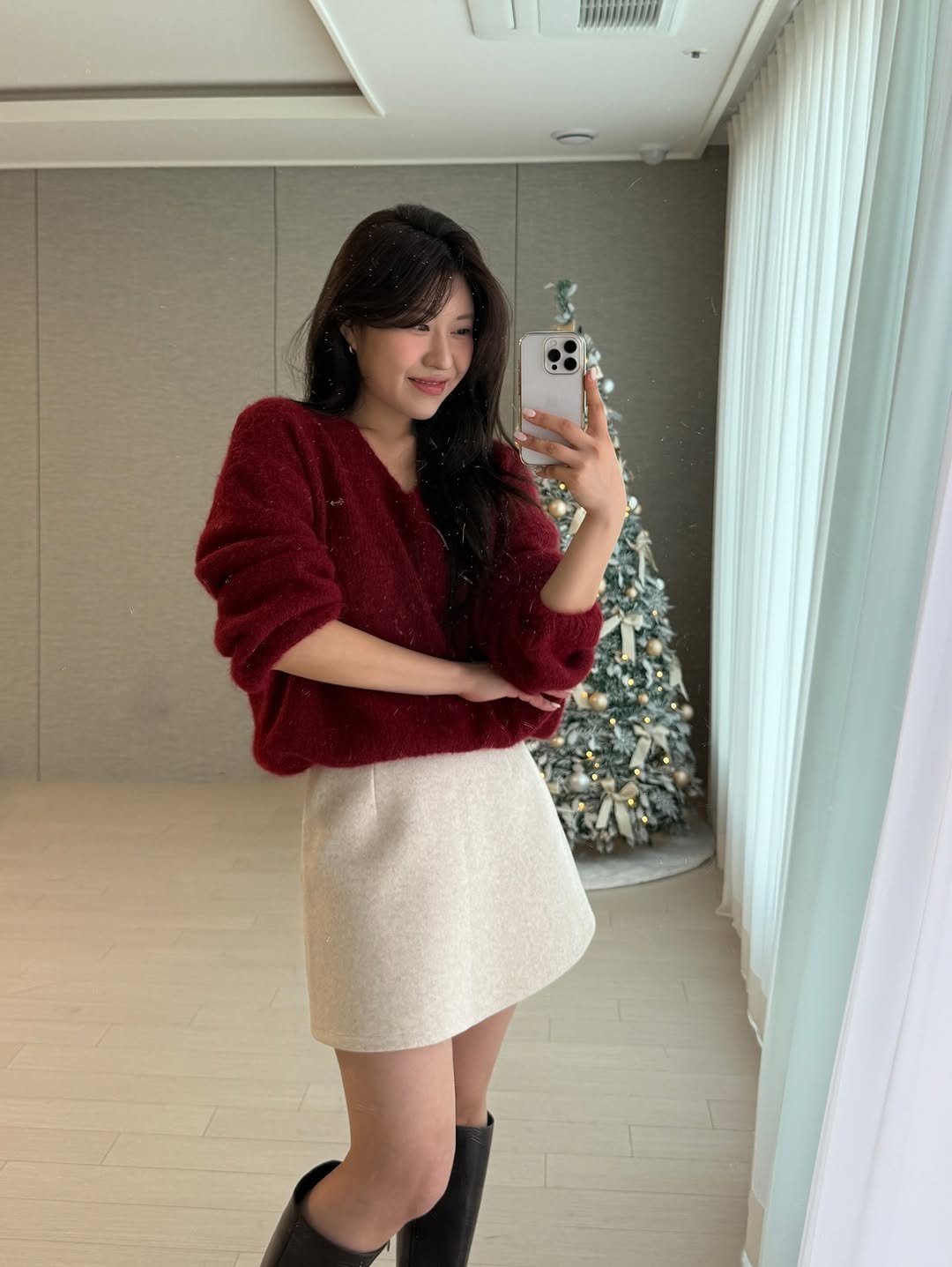 Photo by 핏츠온 | 제이 (162cm/54kg) on November 30, 2025. May be a selfie of one or more people, hair, skirt, dress, turtleneck, boots, miniskirt and text.