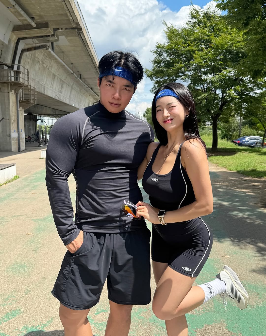 Photo shared by 조윤아 on August 16, 2025 tagging @fitvely_moon. May be an image of 3 people, people bodybuilding, activewear, sweat band, sportswear, bandanna and text.