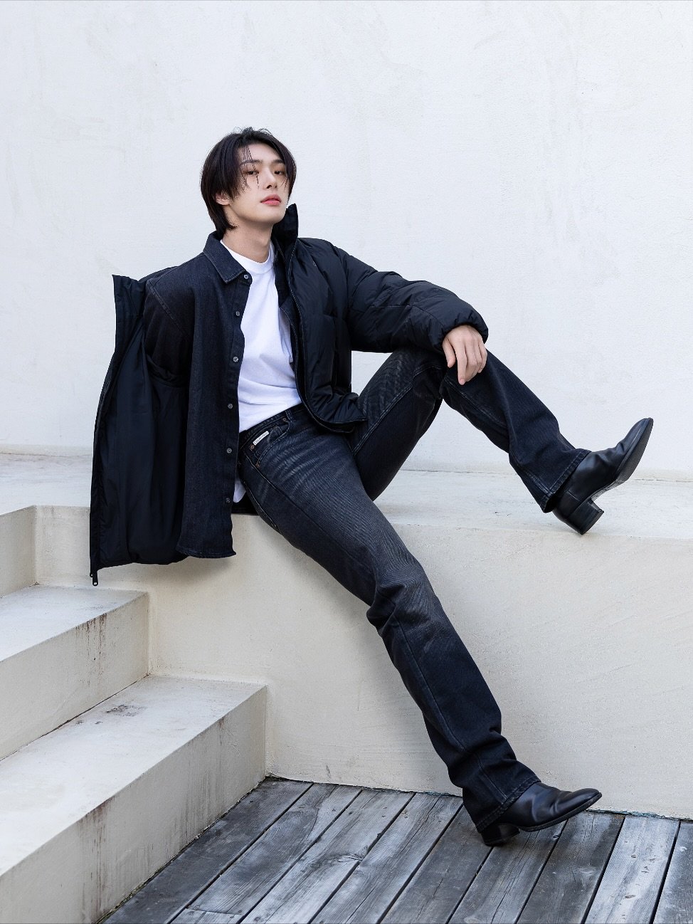 Photo shared by 민기 (MINGI) on October 17, 2025 tagging @calvinklein.