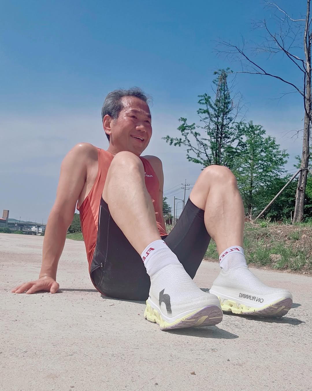 fleetrunner 게시물 이미지: 늦봄 일요일 땡볕 달리기의 기쁨

오월의 볕이 제법 셌습니다.
내리쏘는 볕을 쬐며...