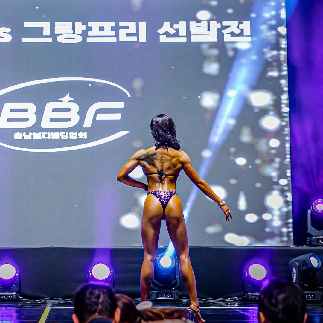 flex_al_ 게시물 이미지: 더, 더, 더 밀어붙여야 하는데
현생이 생각보다 꽤 고달프다.
그래도 멈출 순 없지.
