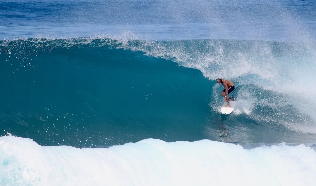 Photo by Pete Hodgson on January 11, 2026. May be an image of surfboard, wetsuit, water, ocean and text.