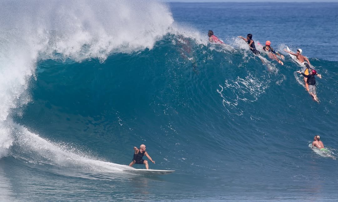 flipperhawaii 게시물 이미지: Mike Ho at Pipeline
