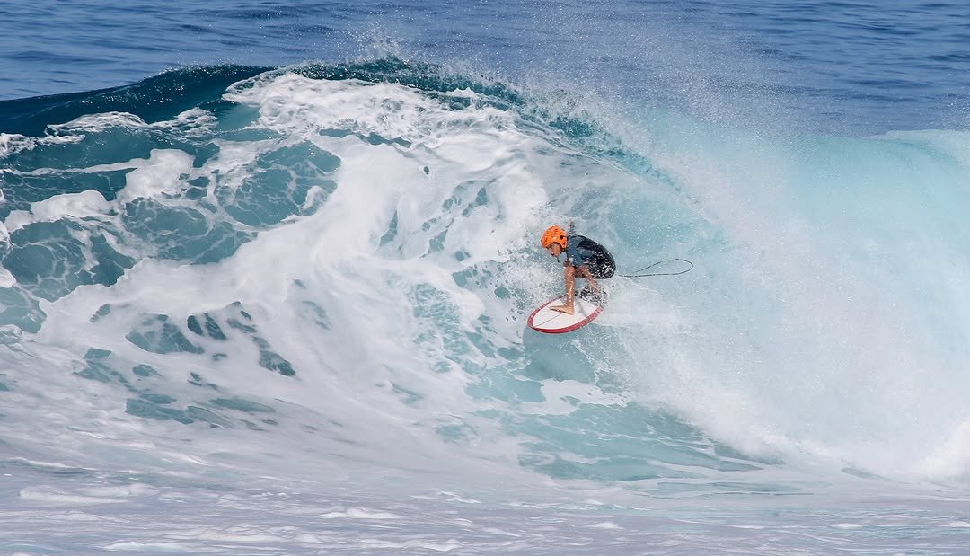 Photo by Pete Hodgson on January 09, 2026. May be an image of surfboard, wetsuit, water, ocean and text.