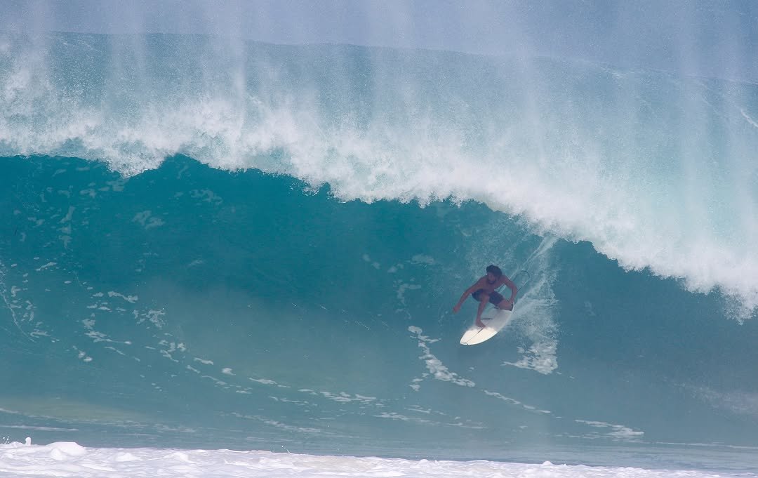 Photo by Pete Hodgson on January 12, 2026. May be an image of surfboard, wetsuit, ocean, water and text.