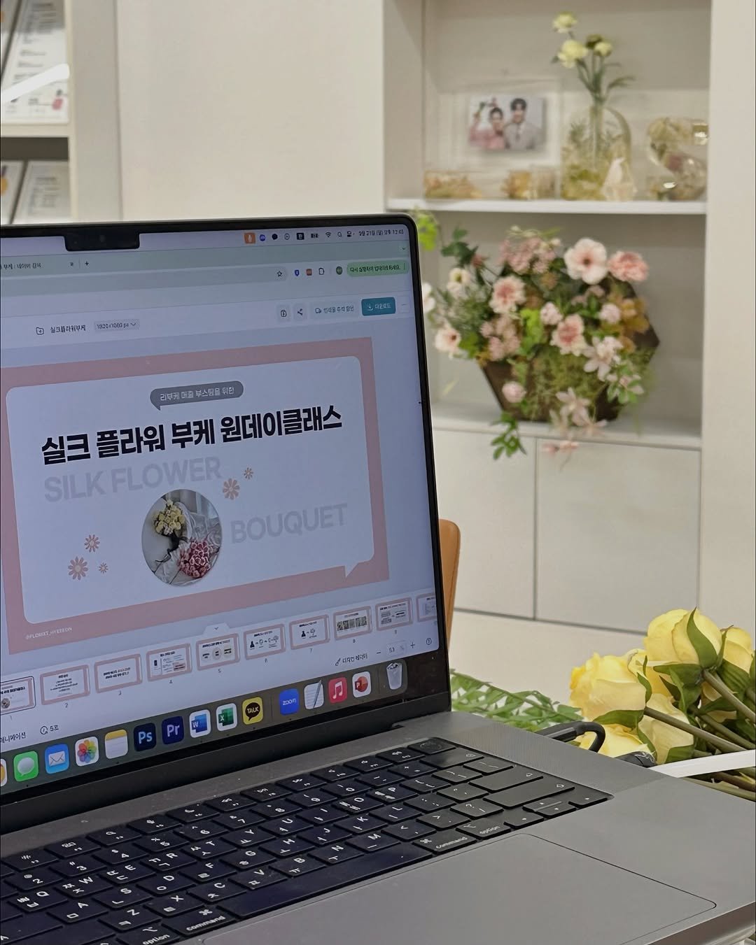 Photo shared by 플로리스트 나혜선 | 리부케 • 조화 실크플라워 창업 코치 on September 22, 2025 tagging @florist_hyeseon. May be an image of laptop, bureau, baby's-breath, office and text.