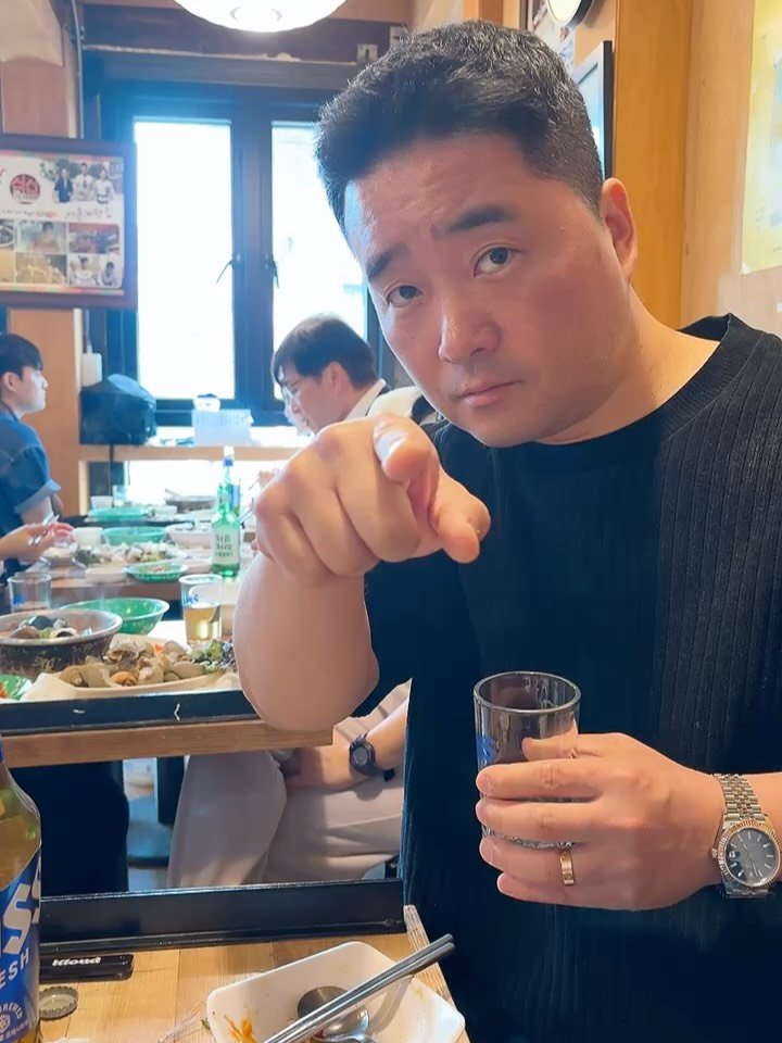 flyhighssc 게시물 이미지: 와이 쏘 메리야쓰? 주말은 적셔!

#글천개 #서촌계단집