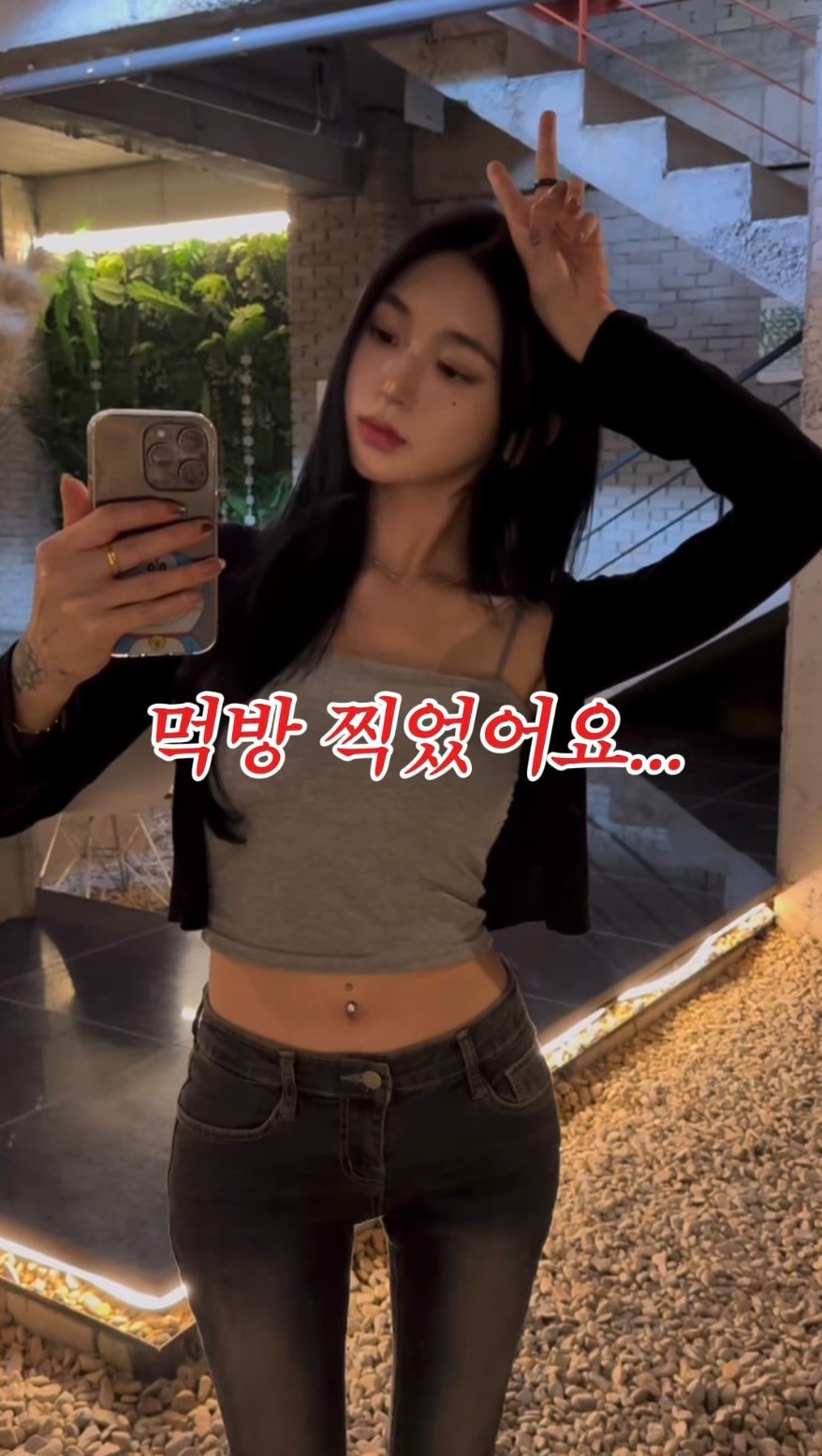 flyjian_ 게시물 이미지: @snow_kr_official 
요즘 사진 보정할 때 제일 중요한 건 티 안 나는...