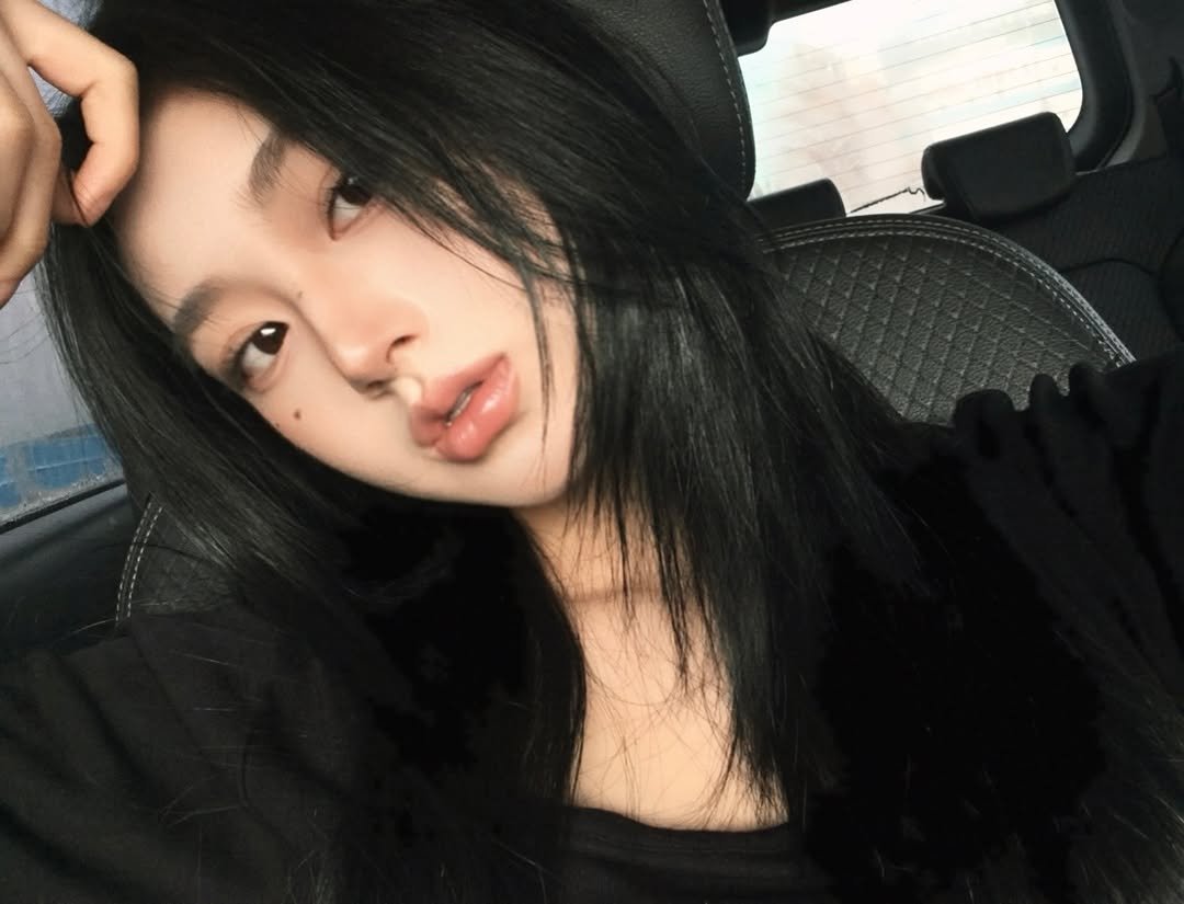 Photo by 최지안 on February 14, 2026. May be a selfie of one or more people, makeup, hair and text.