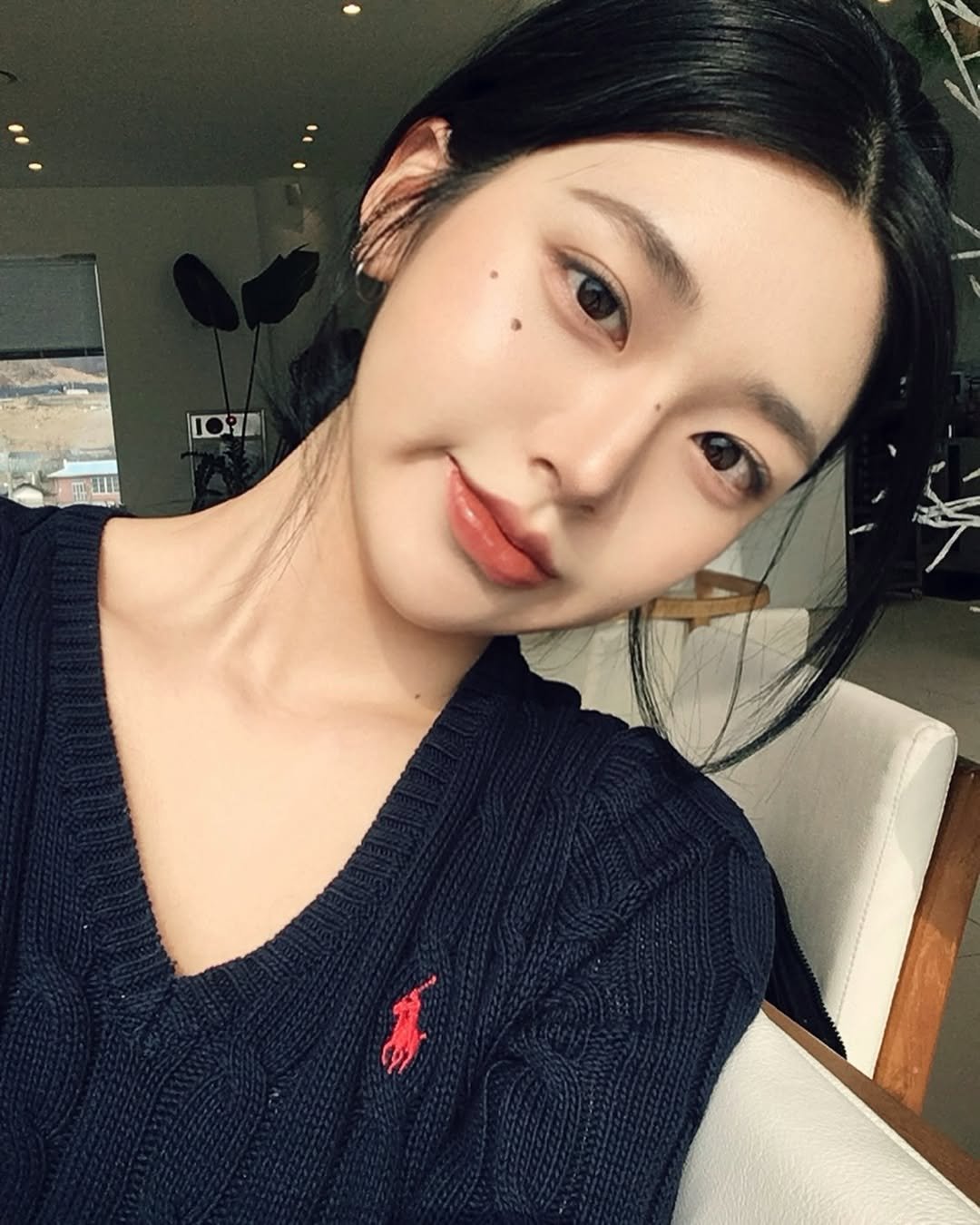 Photo by 최지안 on February 09, 2026. May be a selfie of one or more people, lipstick, makeup, hair and text.