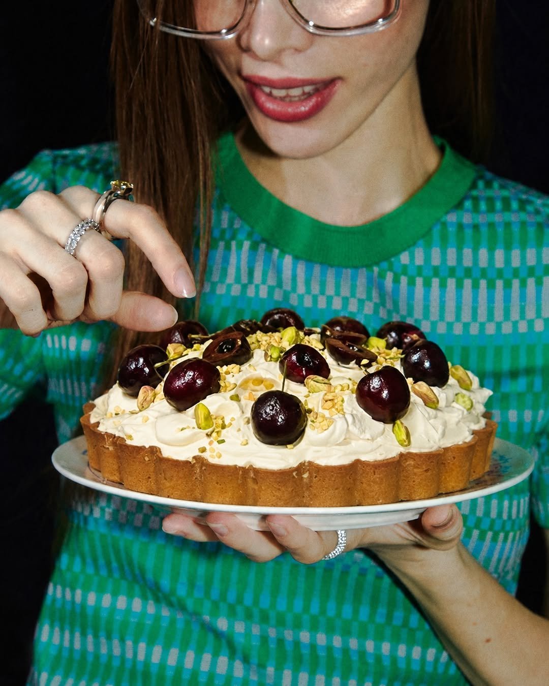 focal.point.official 게시물 이미지: ⠀
MODENA CHERRY PISTACHIO PIE
⠀
향긋한 피스타치오 가나슈와...