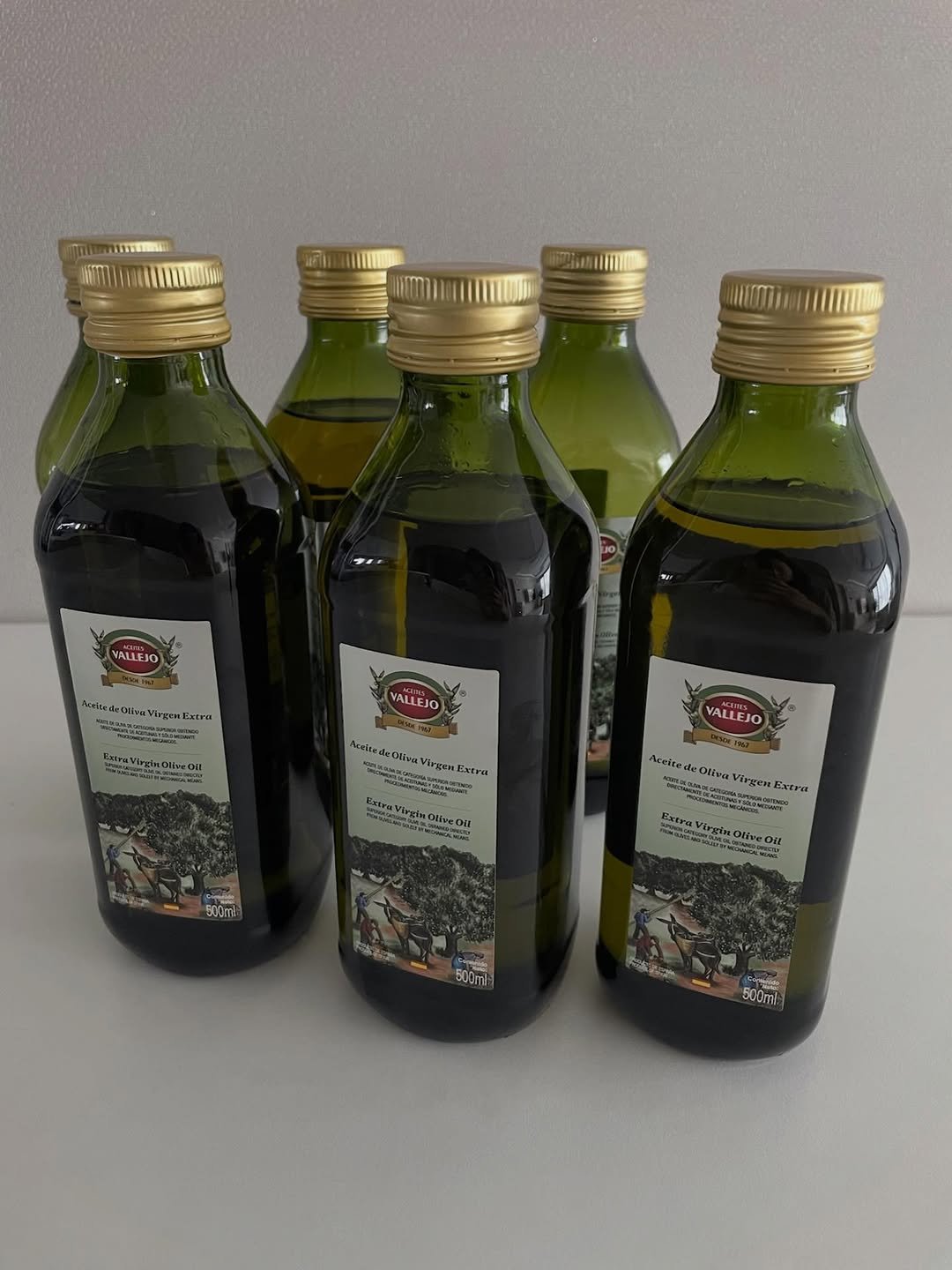 Photo by 위드혀니🤍 on December 24, 2025. May be an image of condiment, olive oil, bottle and text.