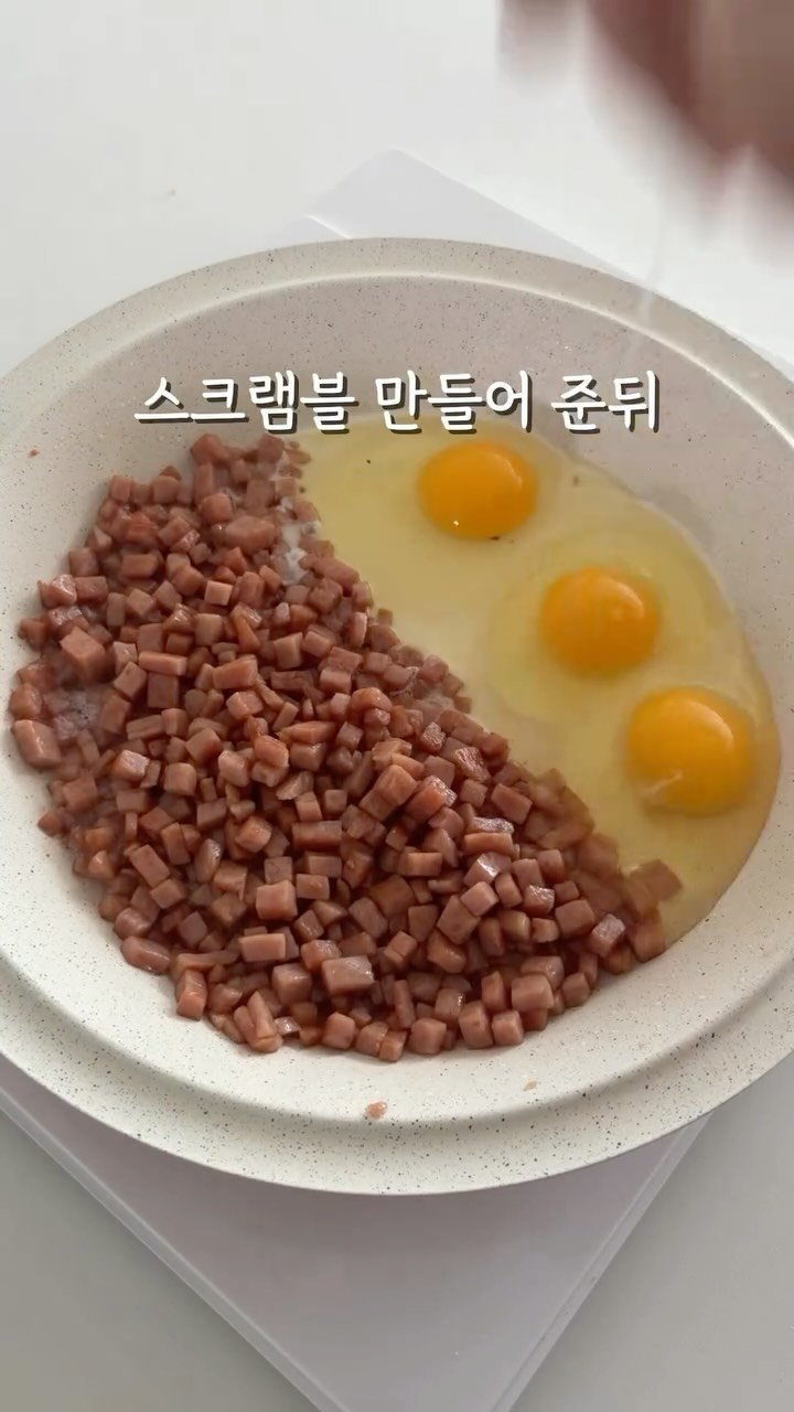 food.recipe942 게시물 이미지: 이건 맛이 없을수 없는 조합인데
스팸계란주먹밥 실패없는 레시피에요✨

동글동글...