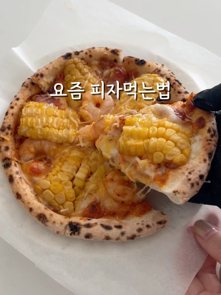 food.recipe942 게시물 이미지: 수제화덕 피자🍕
더 맛있게 먹는법✨

그냥 먹어도 진짜 맛있지만
나만의 토핑...