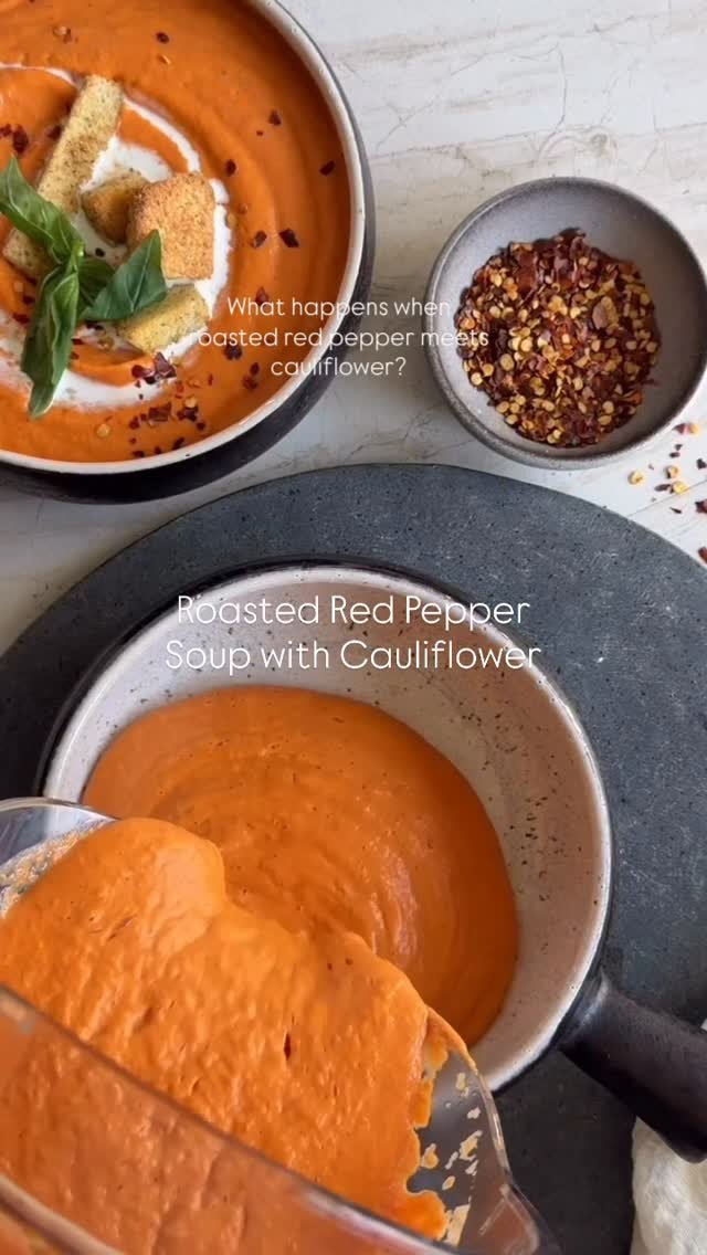 fooddolls 게시물 이미지: This Roasted Red Pepper Soup with Cauliflower...