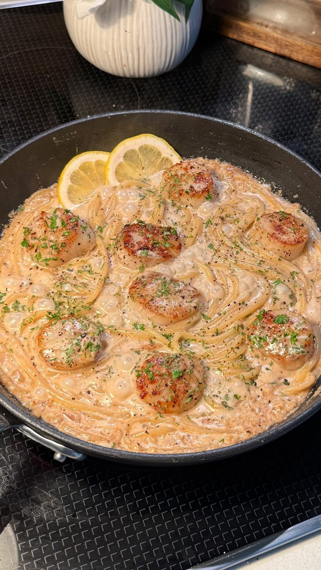 foodie.randy 게시물 이미지: EASY MEALS FOR 2, EP. 15
Creamy Lemon Garlic...