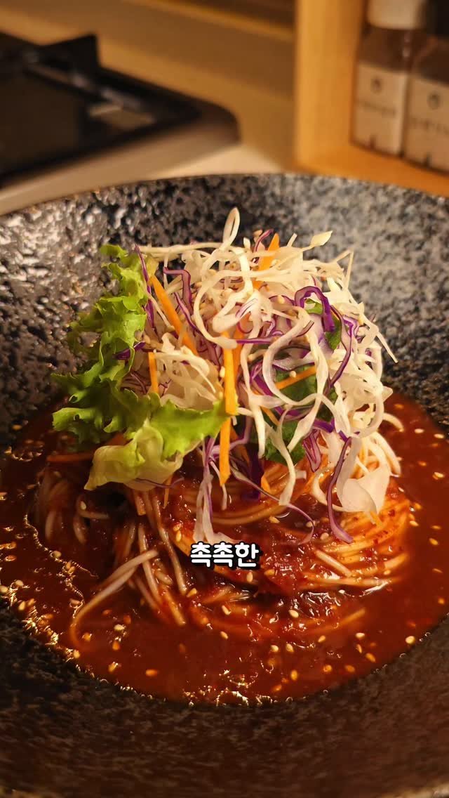 foodie___choi 게시물 이미지: 비빔국수입니다⏬️⏬️

양념이 자작하게 있어서
촉촉하게 먹을 수...