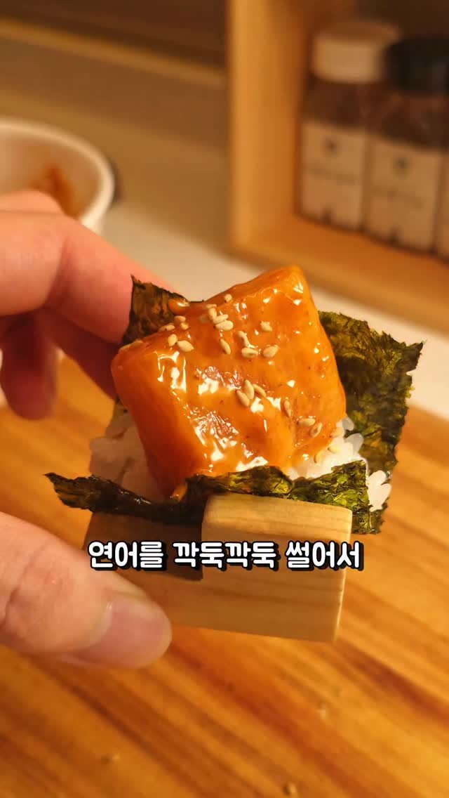 foodie___choi 게시물 이미지: 먹방계를 강타한 연어깍두기!!⏬️⏬️

최근 한창 유행했던
연어깍두기...