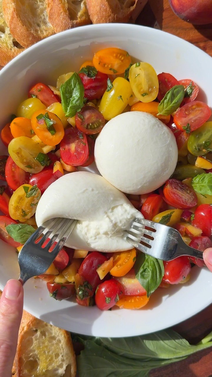 foodiefromvt 게시물 이미지: Marinated Tomato Peach & Burrata Salad✨ This...