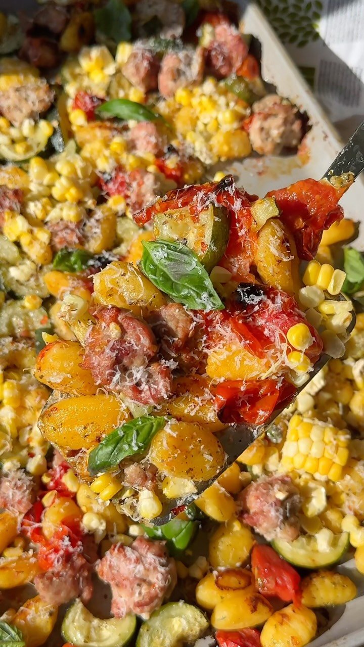 foodiefromvt 게시물 이미지: Summer Sausage Gnocchi Sheet Pan✨ Episode 6 of...