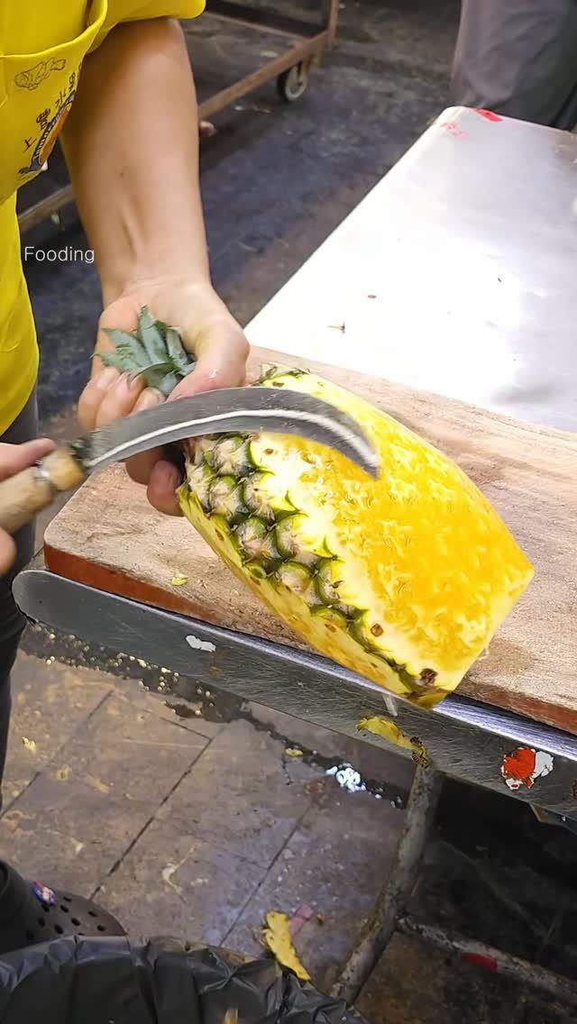 fooding2017 게시물 이미지: 신기한 대만 가오슝 황금 꿀 파인애플 

#streetfood #맛집...