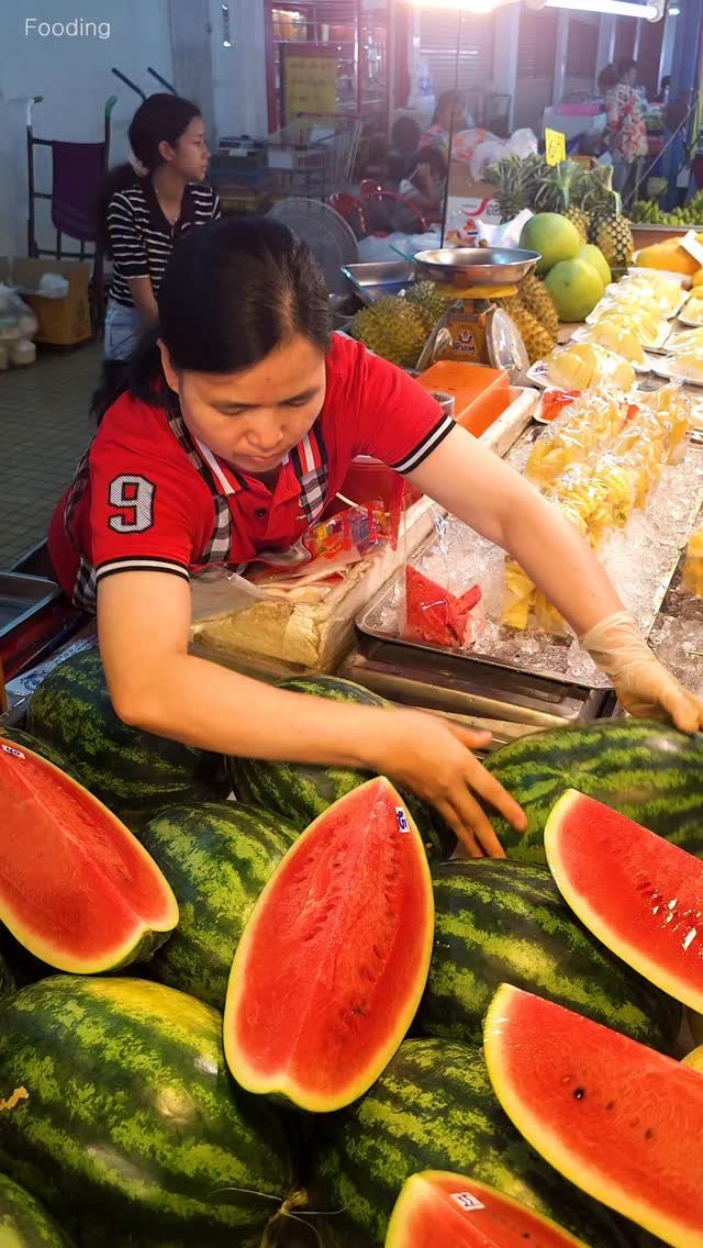 fooding2017 게시물 이미지: Amazing Thai Bright Red Watermelon Cutting
