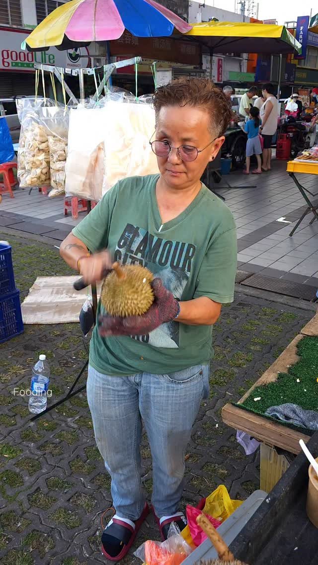 fooding2017 게시물 이미지: 인기많은 말레이시아 이모의 두리안 자르기