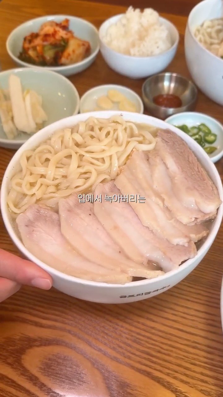 foodorphin_ 게시물 이미지: 저 역대급 맛집을 찾은것 같아요,, 요즘같이 선선해진 날씨에 입에서 녹아버리는...