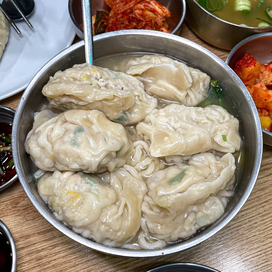 Photo by 푸돌핀 💘 on February 09, 2026. May be an image of dim sum, stew, dumpling and text.