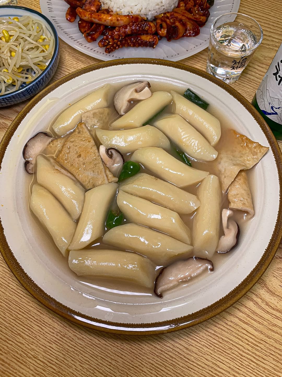Photo by 푸돌핀 💘 on September 22, 2025. May be an image of tofu, shiitake mushrooms, stew and text.