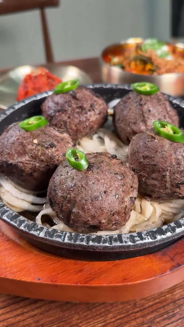 foody_hun 게시물 이미지: 🍲 점심 고민 끝! 오늘은 무조건 👉 서울한우 ✨

여긴 1++ 한우만 고집하는...
