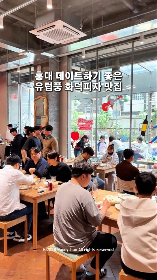 foody_hun 게시물 이미지: 홍대 갤러리 분위기의
화덕 피자 맛집이 오픈했습니다! 

들어서자마자 유럽 감성...
